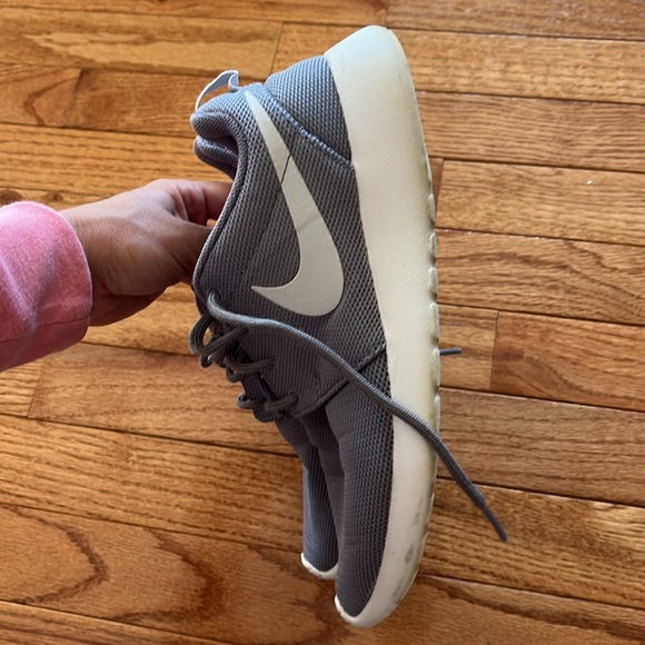 NIKE ROSHE SHOES - Picture 5 of 11